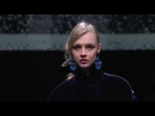 Giorgio Armani Women’s Fall Winter 2020-2021 Fashion Show
